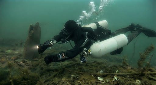 Sidemount Diver